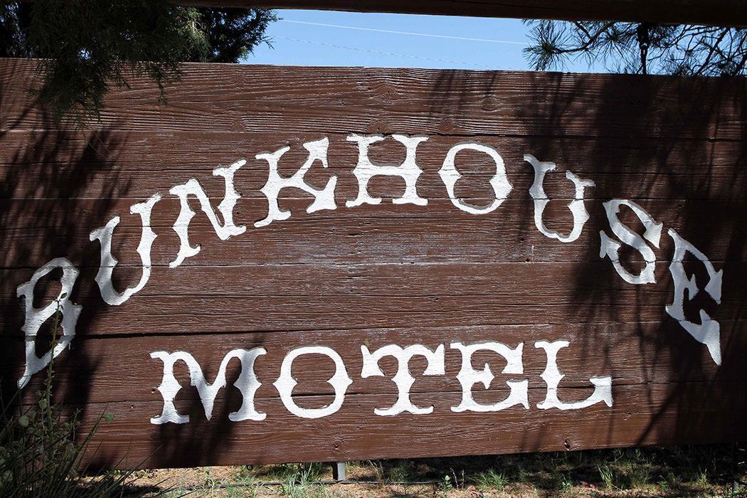 גרנזי Bunkhouse Motel מראה חיצוני תמונה